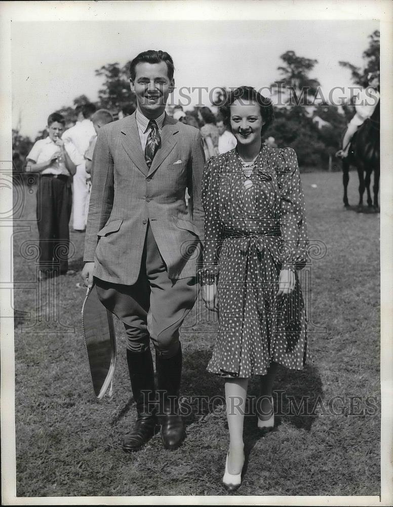 1941 Press Photo Mr. and Mrs Robert Lee Henry at a Horse Show - nea38187 - Historic Images