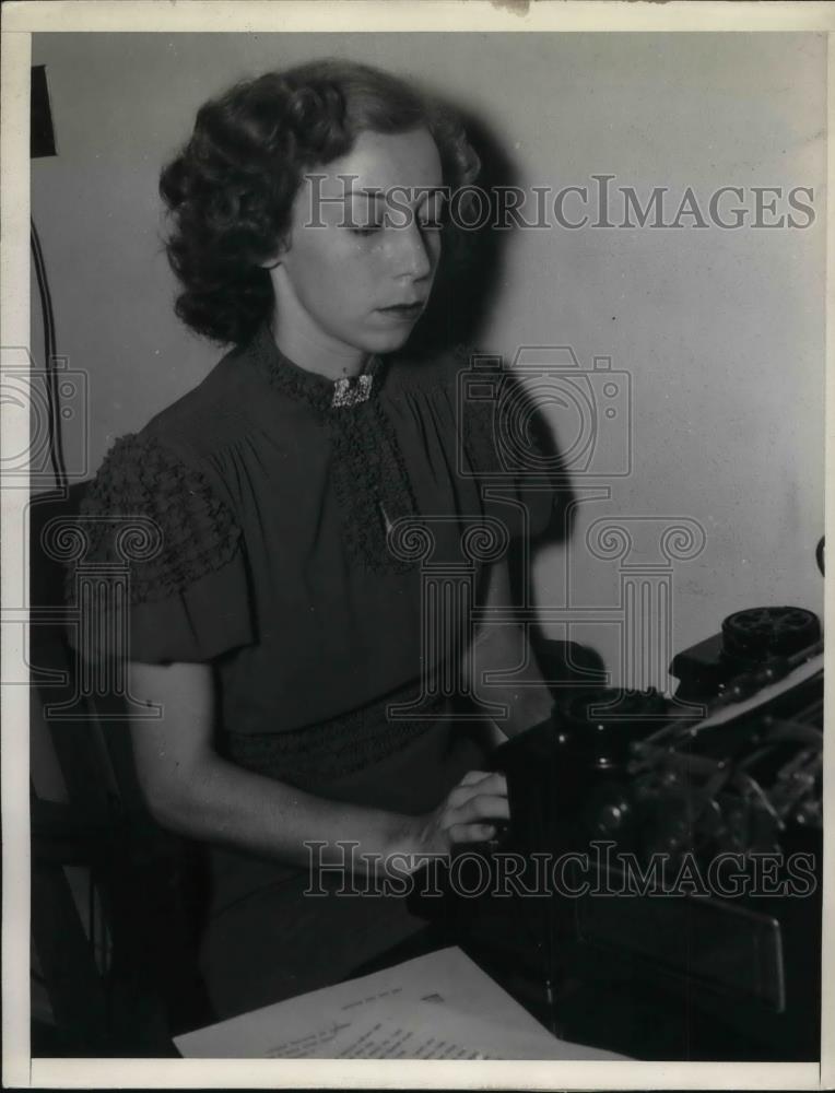 1937 Press Photo Pamela Harris writing on the screen adaptation for her story - Historic Images