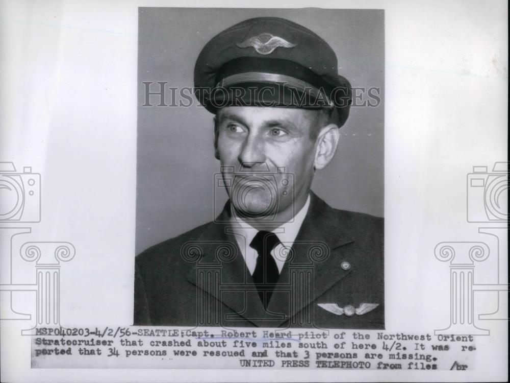 1956 Press Photo Northwest Airlines pilot Robert Heard after his crash - Historic Images