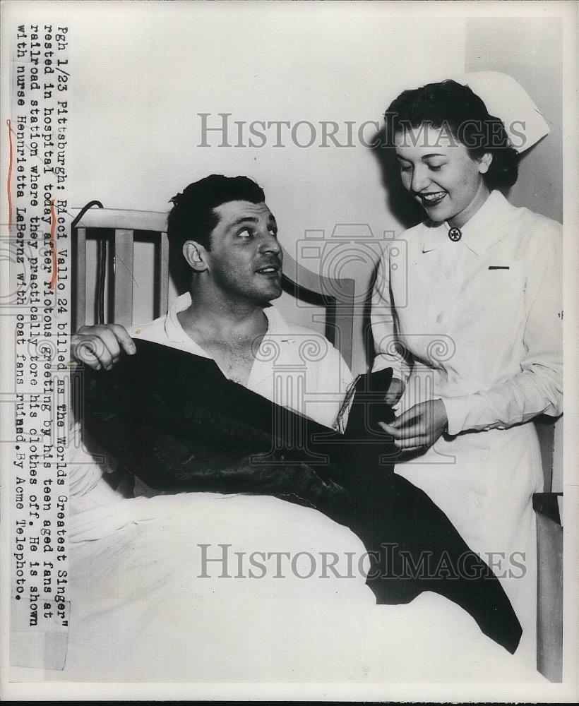 1950 Press Photo singer Ricci Vallo recovers in hospital after mobbed by fans - Historic Images
