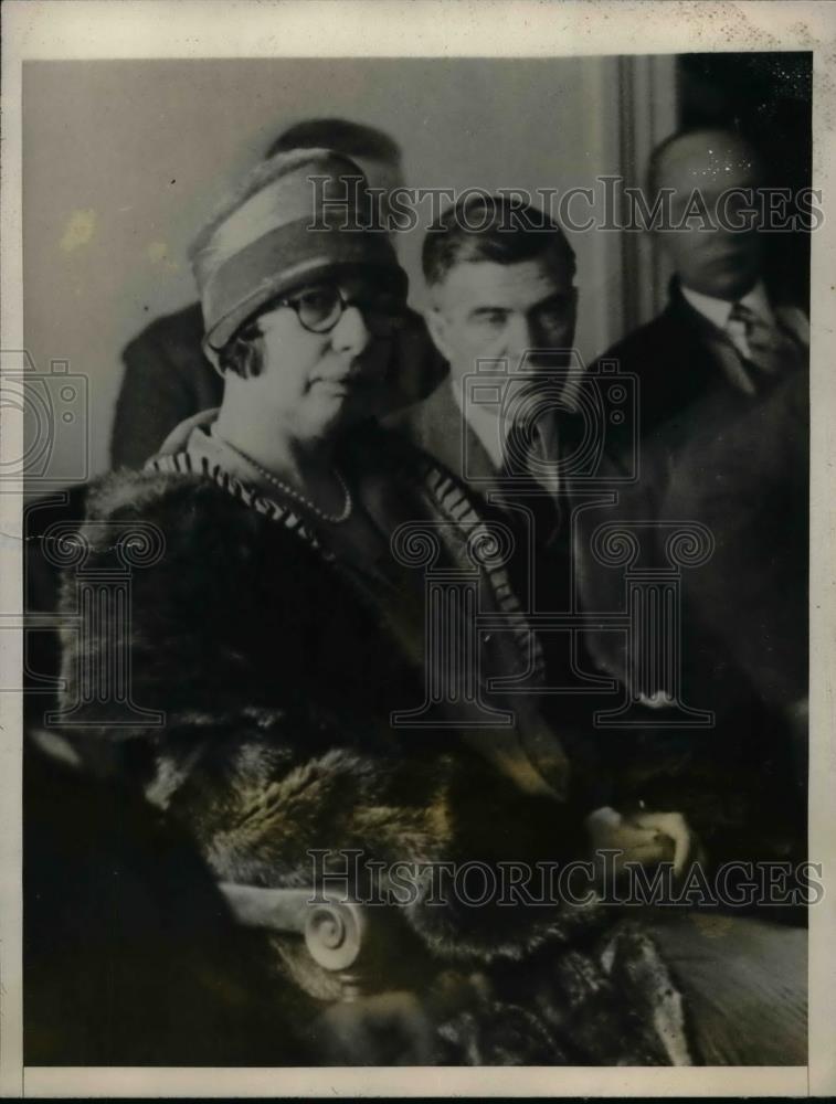 1927 Press Photo Mrs. Harry Lange and Larry Lawler at trial - nea36975 - Historic Images