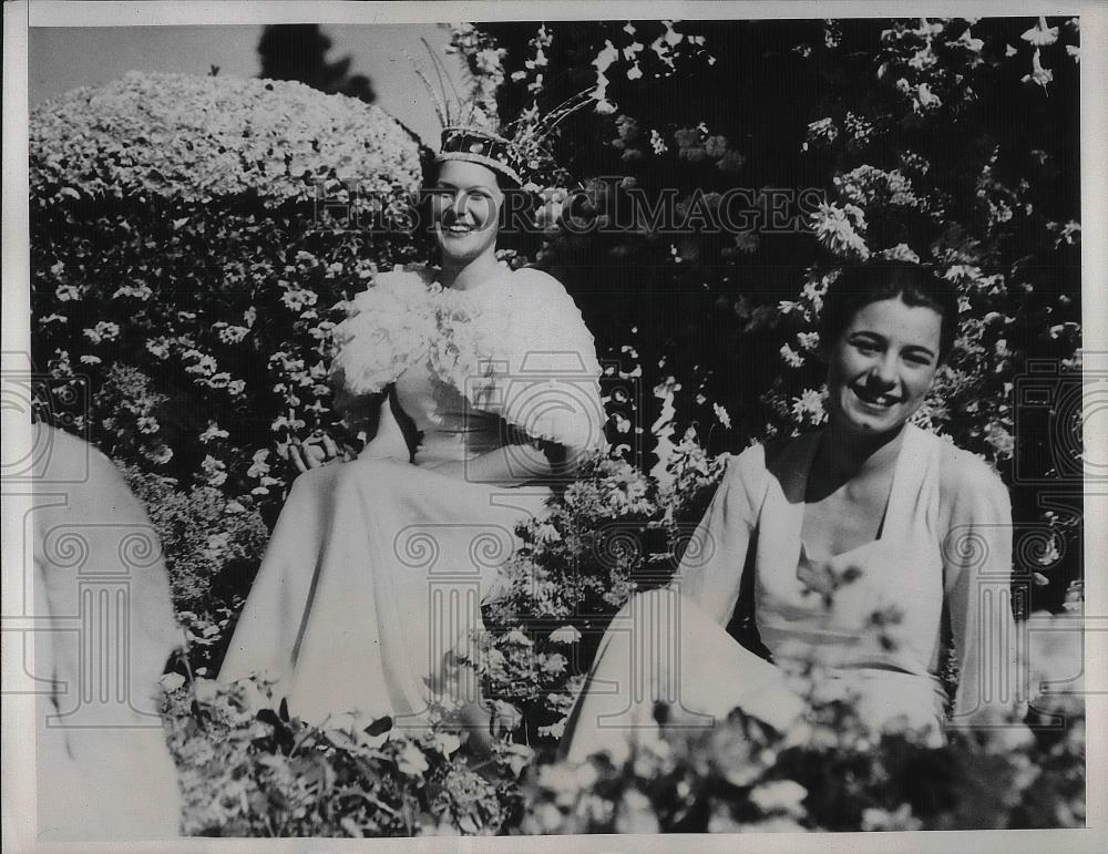 1935 Press Photo Queen Muriel Cowan in the 46th Annual Tournament of Roses - Historic Images