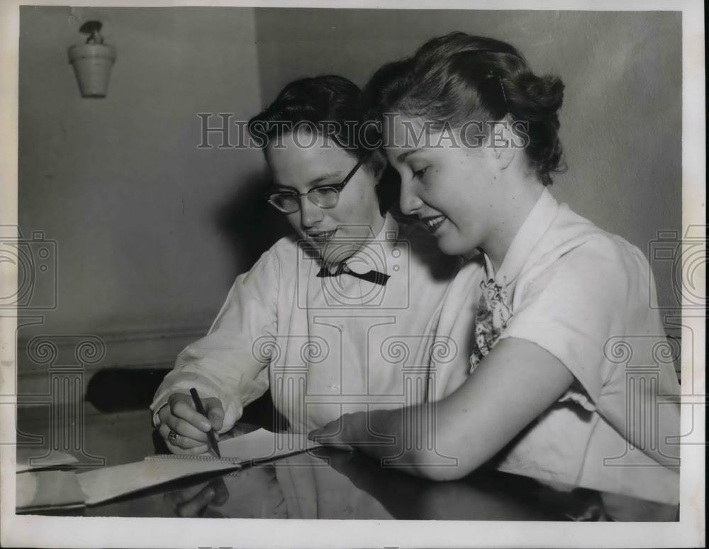 1956 Press Photo Georgia Tesk Carolyn Olds Teens against Polio - nea37326 - Historic Images