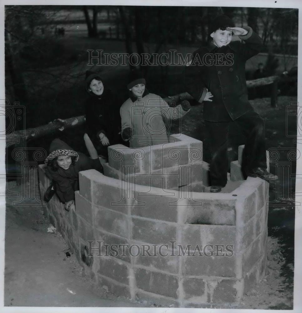 1949 Press Photo Wash. children R Eckhardt, S Benson, N &amp; S Hoffman at play - Historic Images