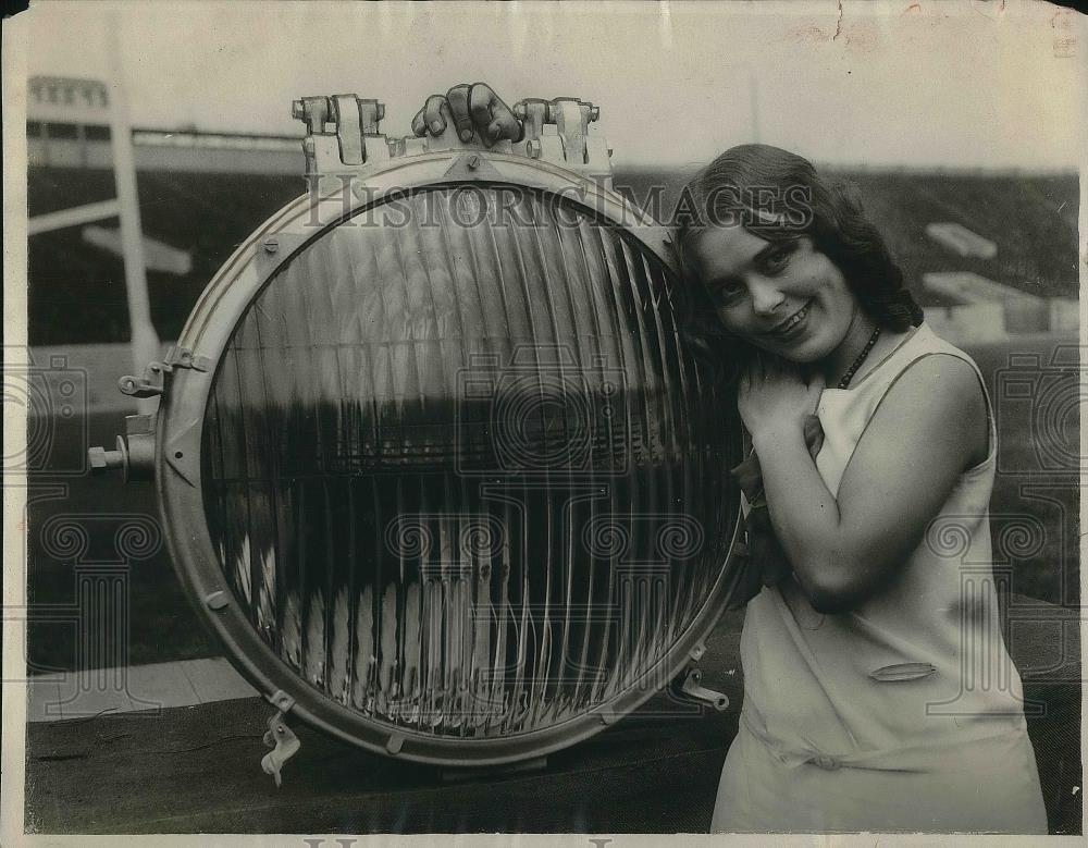 1929 Press Photo Woman Poses At Rose Bowl Parade - nea35805 - Historic Images