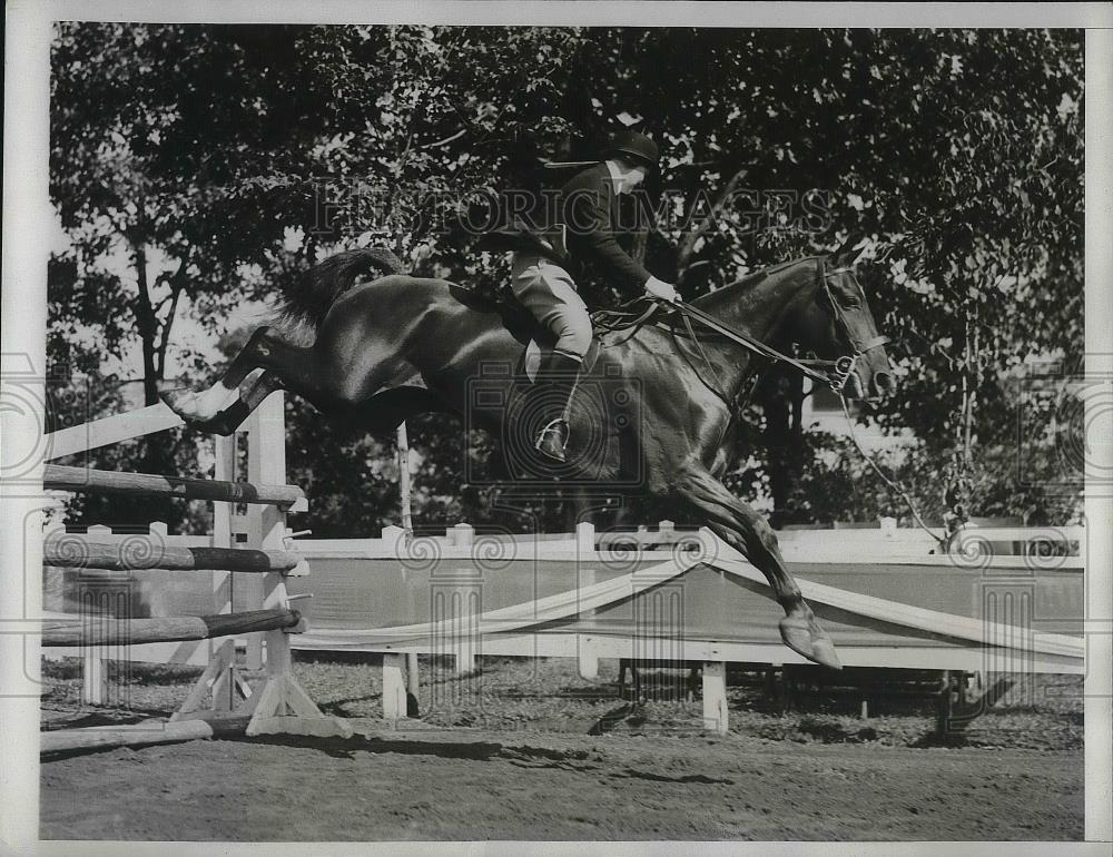 1933 Press Photo Marguerite O. Hamilton, Rose Marie, Montclair Horse Show - Historic Images