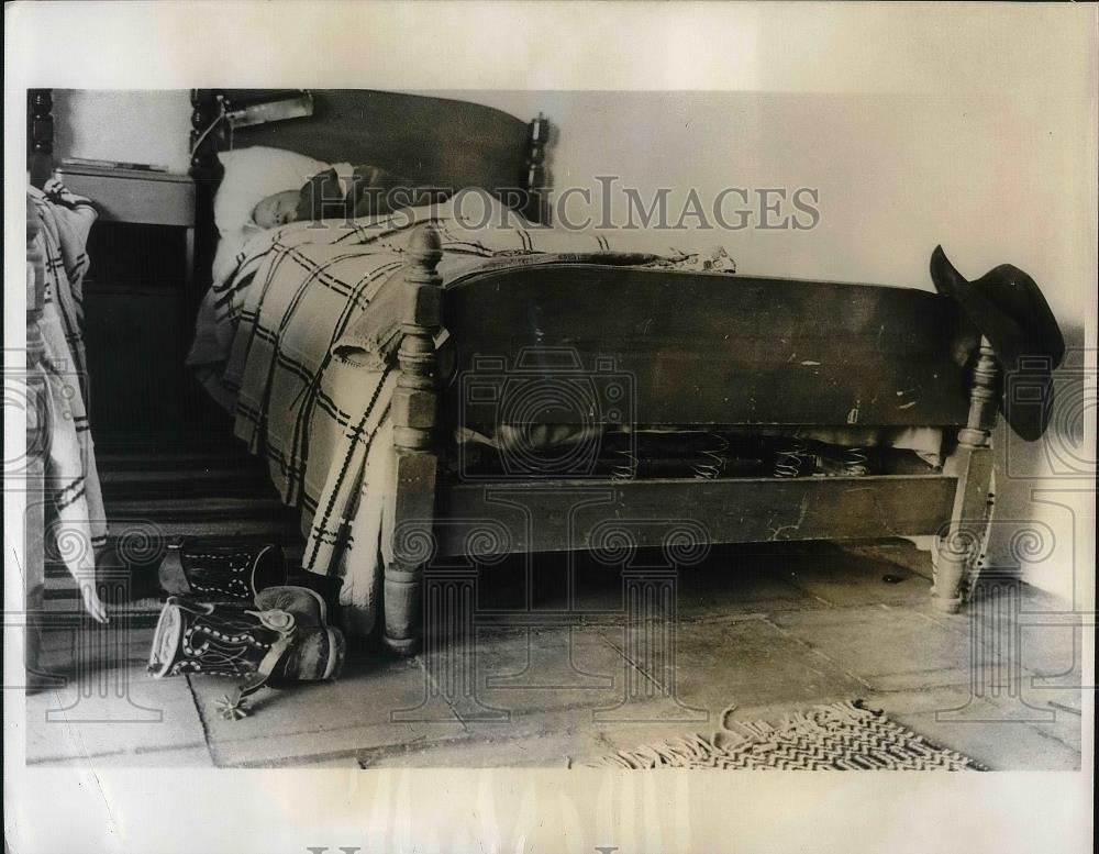 1962 Press Photo Kirk Hanna, age 6 in his cowboy themed room - nea35585 - Historic Images