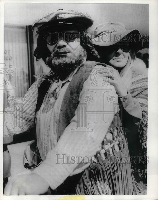 1970 Press Photo Actor Ernie Borgnino & Bette Davis "Bunny O'Hare" - Historic Images