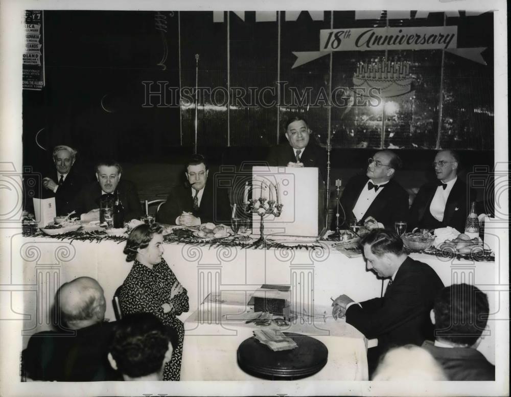 1941 Press Photo Mayor LaGuardia Addresses Guests at Annual Banquet - nea40521 - Historic Images
