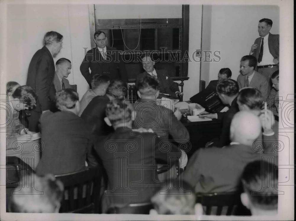 1936 Press Photo Republican Headquarters In New York City During Press Conferenc - Historic Images