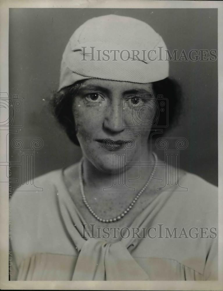 1922 Press Photo Gertrude Malone Of The Junior Guild Of John Carol University - Historic Images