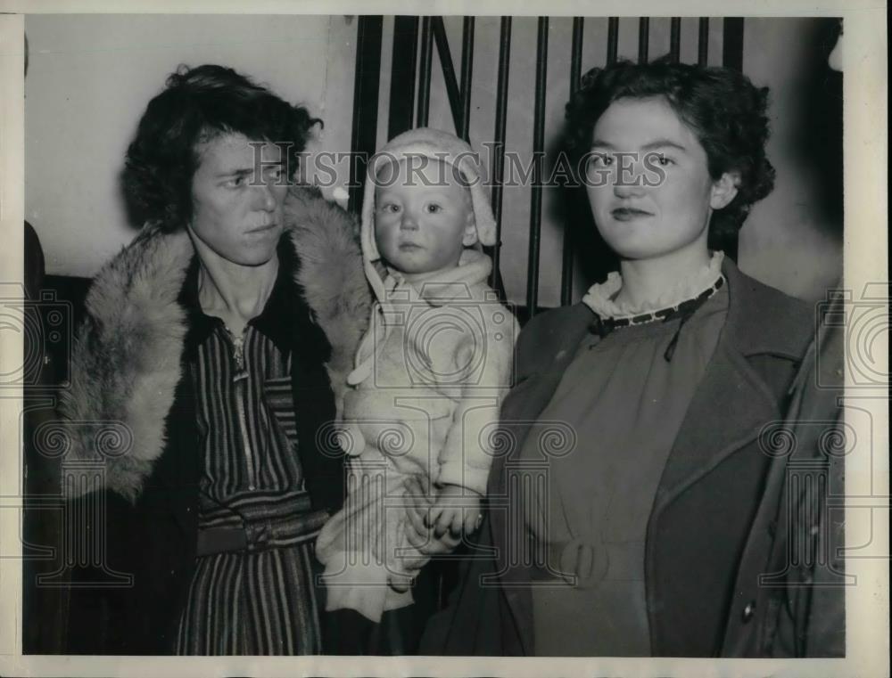 1938 Press Photo Mrs Mary Lee Estette, daughter Elizabeth &amp; baby in custody - Historic Images