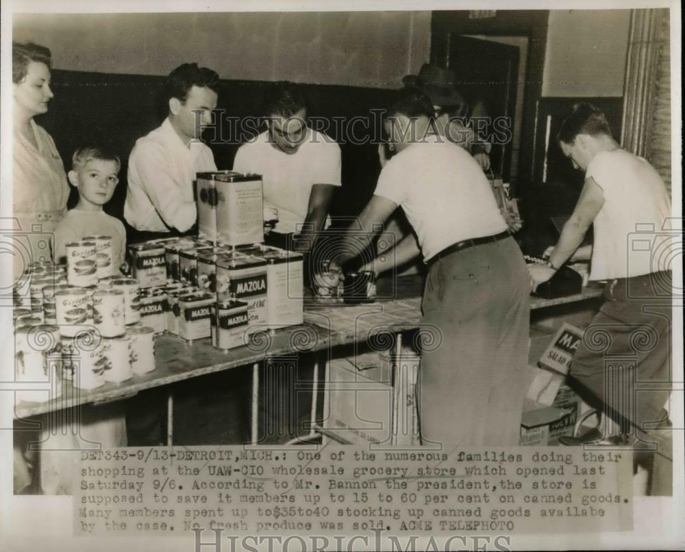 1947 Press Photo UAW-CIO wholesale grocery store in Detroit, Mich - nea37234 - Historic Images