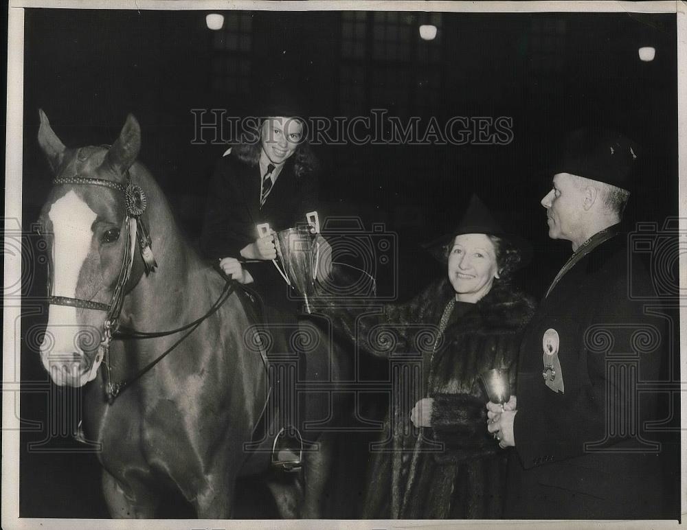 1939 Press Photo Mrs Richard C. Heather, Carol J Adler at Equestrian show - Historic Images