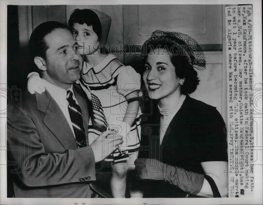 1952 Press Photo Eleanor Ruth Kaufman and her father Mak Kaufmann Federal Court - Historic Images