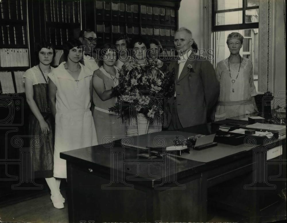 1925 Press Photo AG's Office of War Dept, John Lowe as he retires - nea37158 - Historic Images