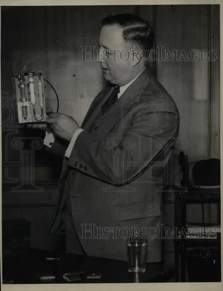 1937 Press Photo Dr R,N. Harger at Ind Univ school of Medicine - nea37893 - Historic Images