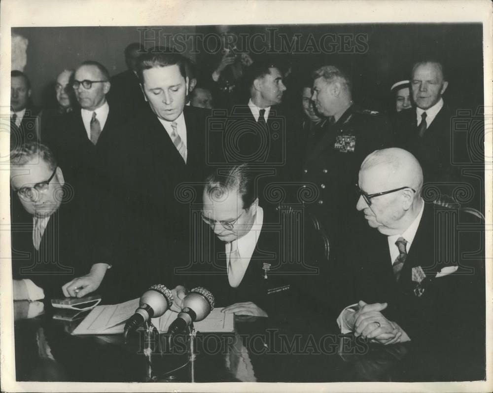 1956 Press Photo Porekala Returned To Finland: - Historic Images