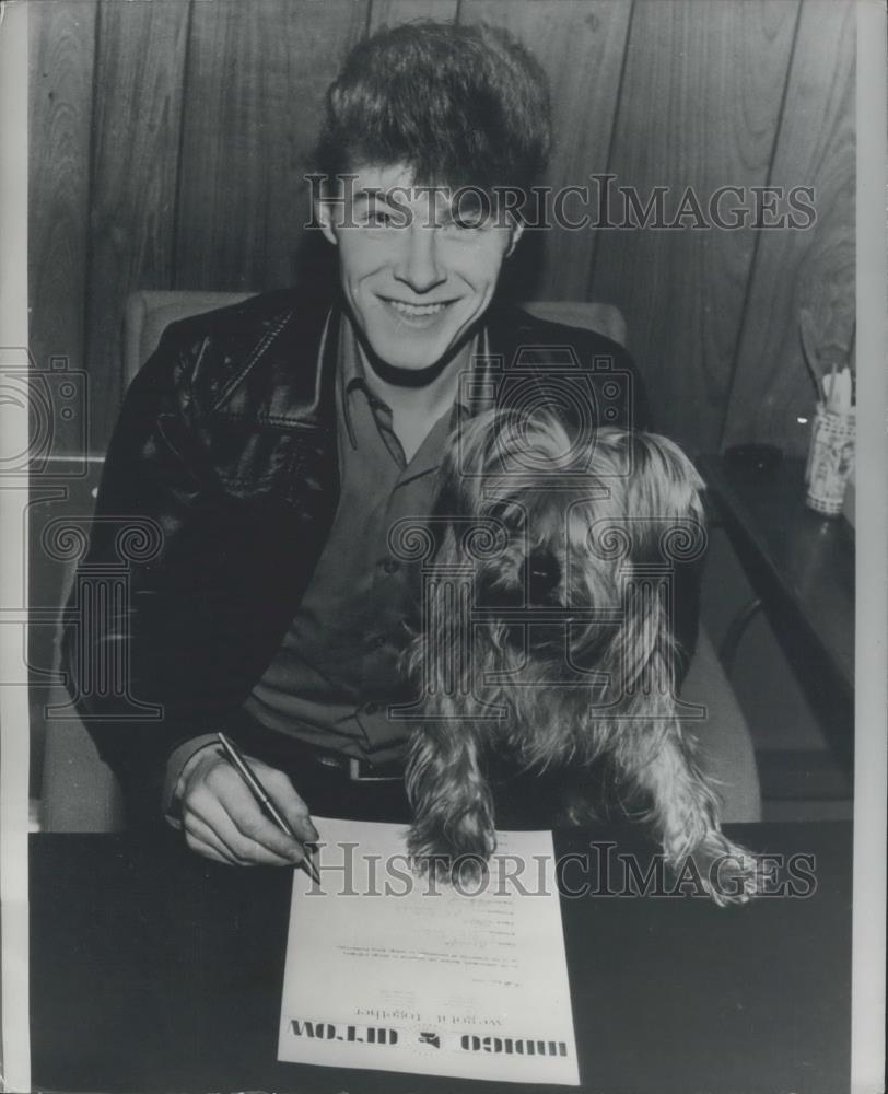 Press Photo Paul Allen of Leeds and his dog - Historic Images