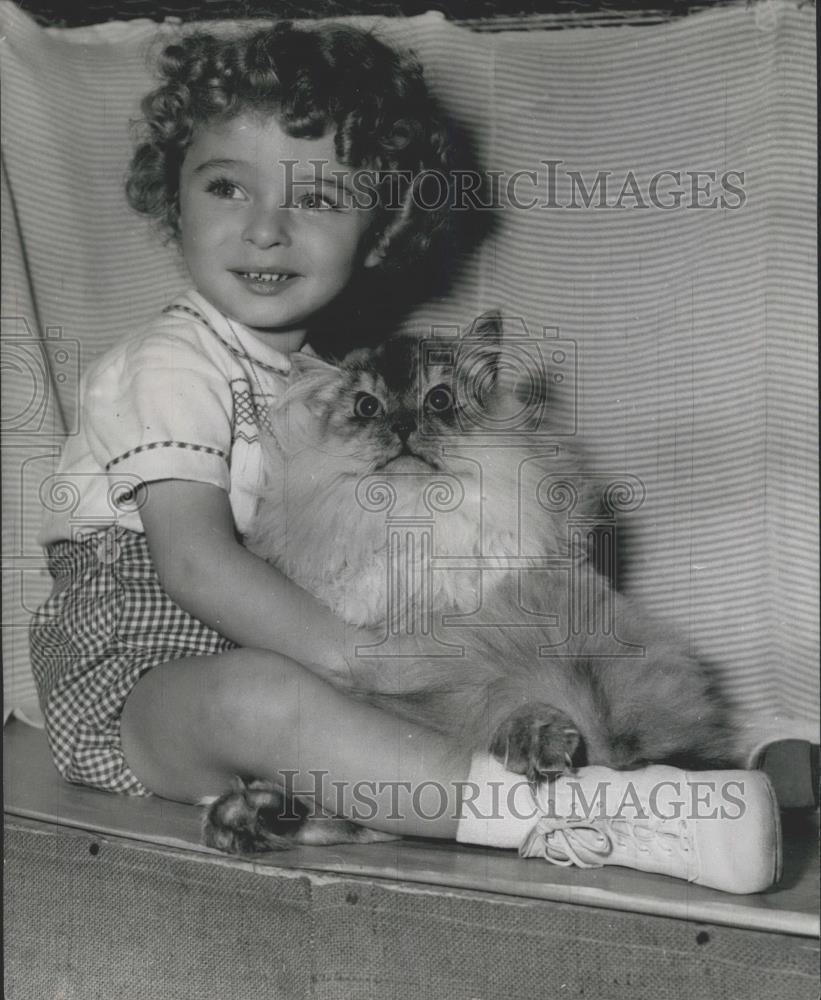 1958 Press Photo Philip and the Blue Persian - Historic Images