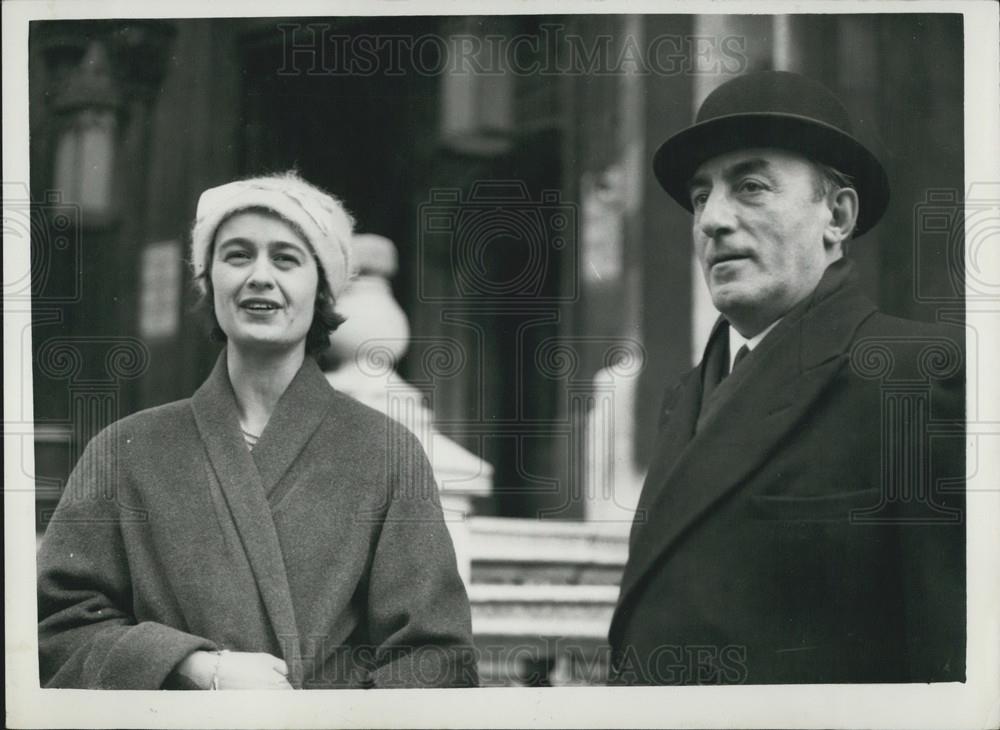 1960 Press Photo Mrs. Fanny Sybil Phrantzes and her husband - Historic Images