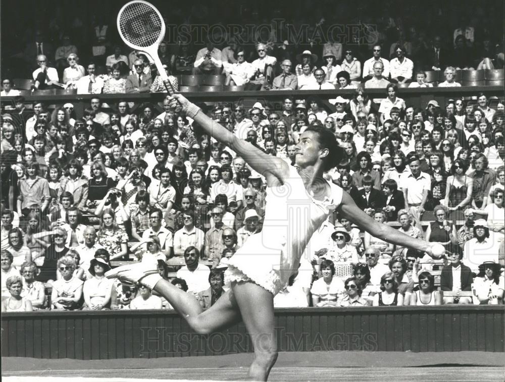 1975 Press Photo Virginia Wade, Wimbledon - Historic Images