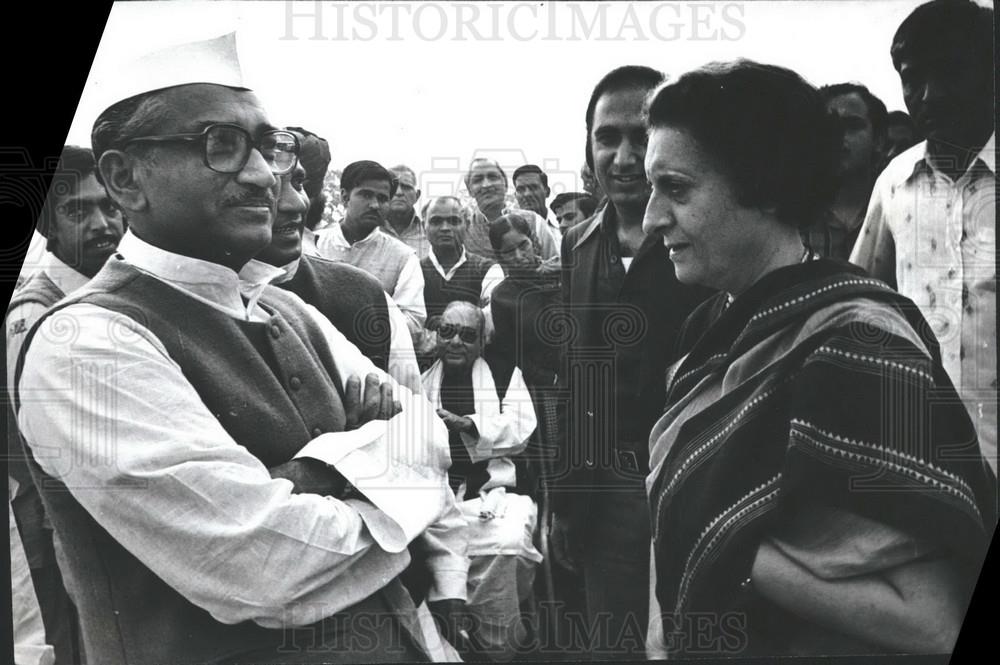 Press Photo Congress President Indira Gandhi With CFD Leader Shri Bahuguna - Historic Images