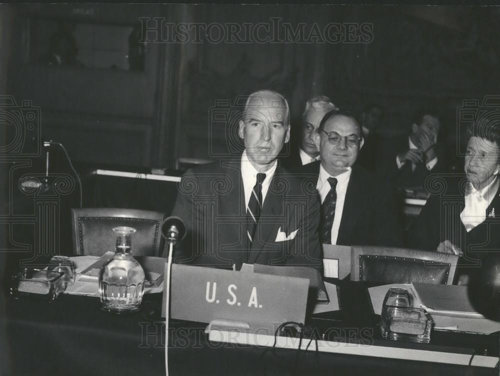 1957 Press Photo Ministers meet over free exchange problem - Historic Images