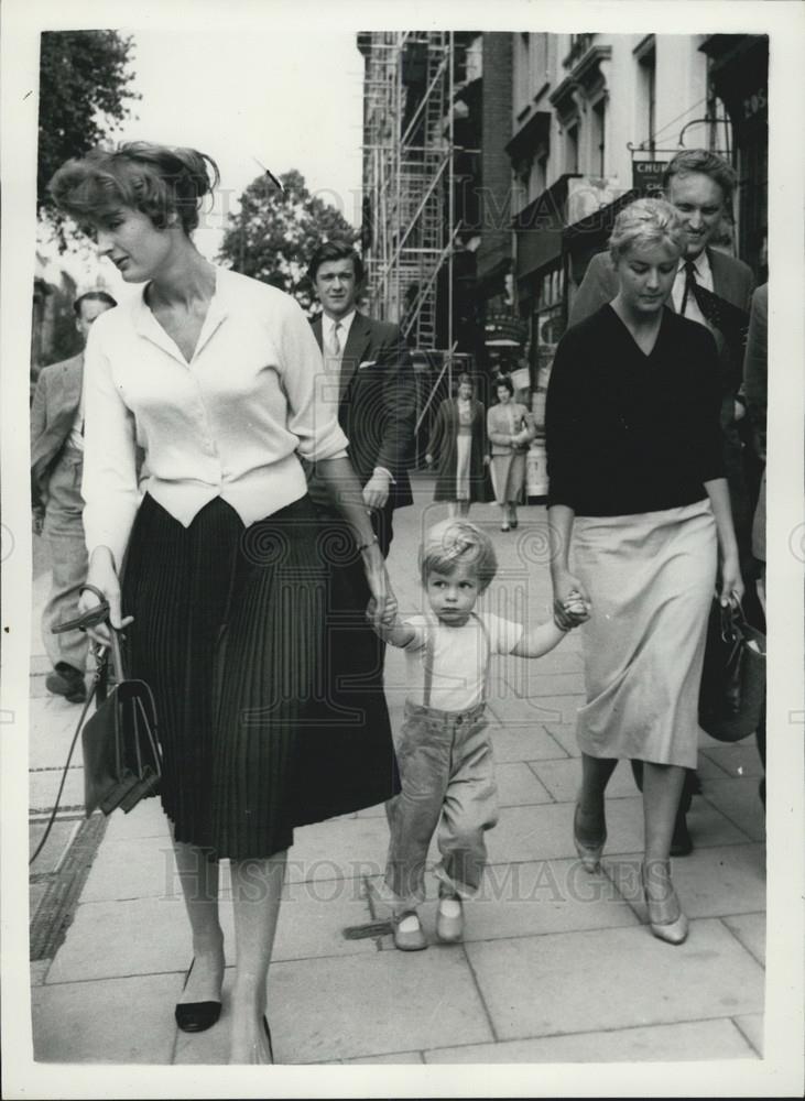 1957 Press Photo Lady Jane Vane-Tempest-Stewart Sister Annabel Birley Rupert - Historic Images