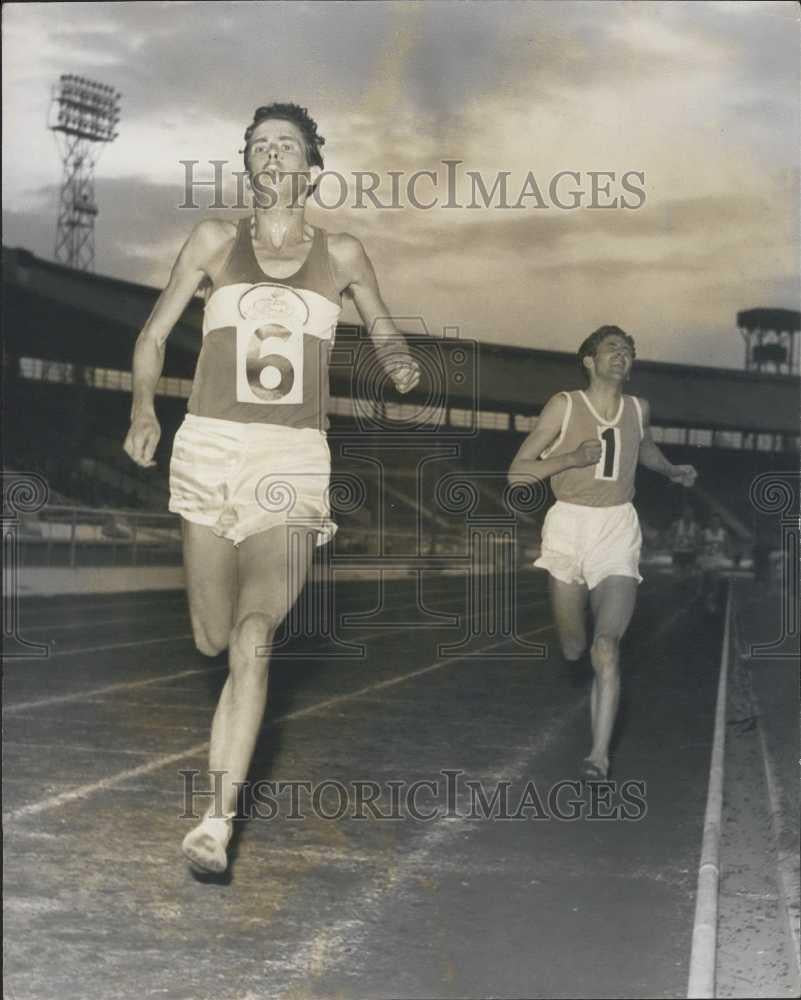 1964 Press Photo Mike Bullivant AAA Sports At White City - Historic Images