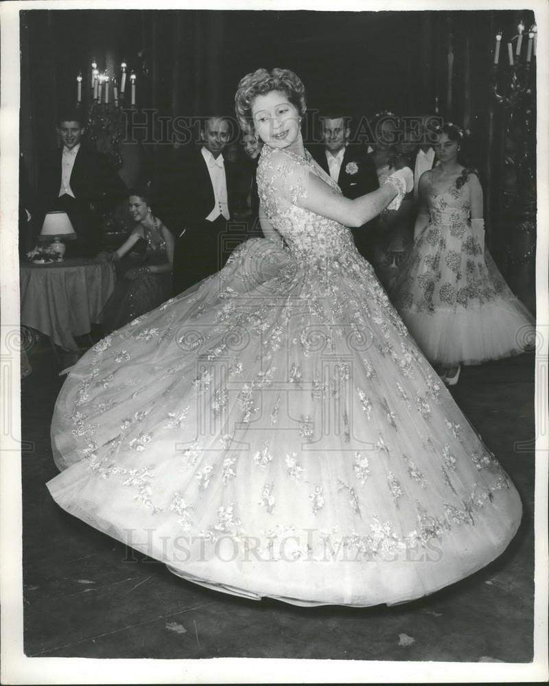 Press Photo Lady Docker Dances Before The TV Cameras - Historic Images