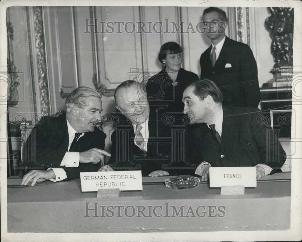 1954 Press Photo Agreement Reached at Nine Power Conference - Historic Images