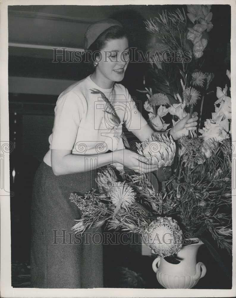 Press Photo Savoy Hotel ,Flower Ball preparations - Historic Images