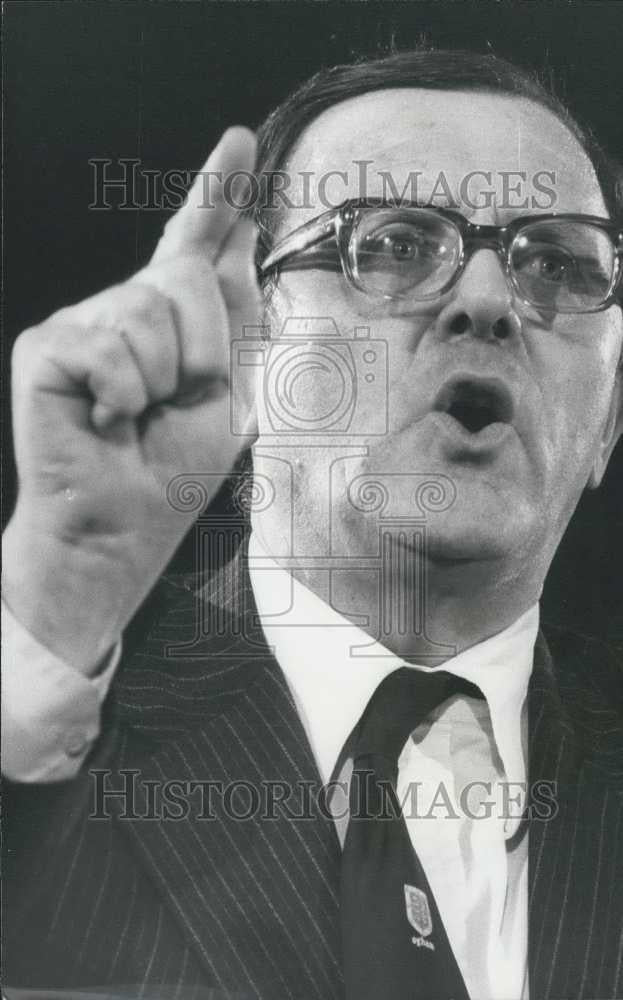 Press Photo Home Secretary Merlyn Rees Yelling At Central Hall London - Historic Images