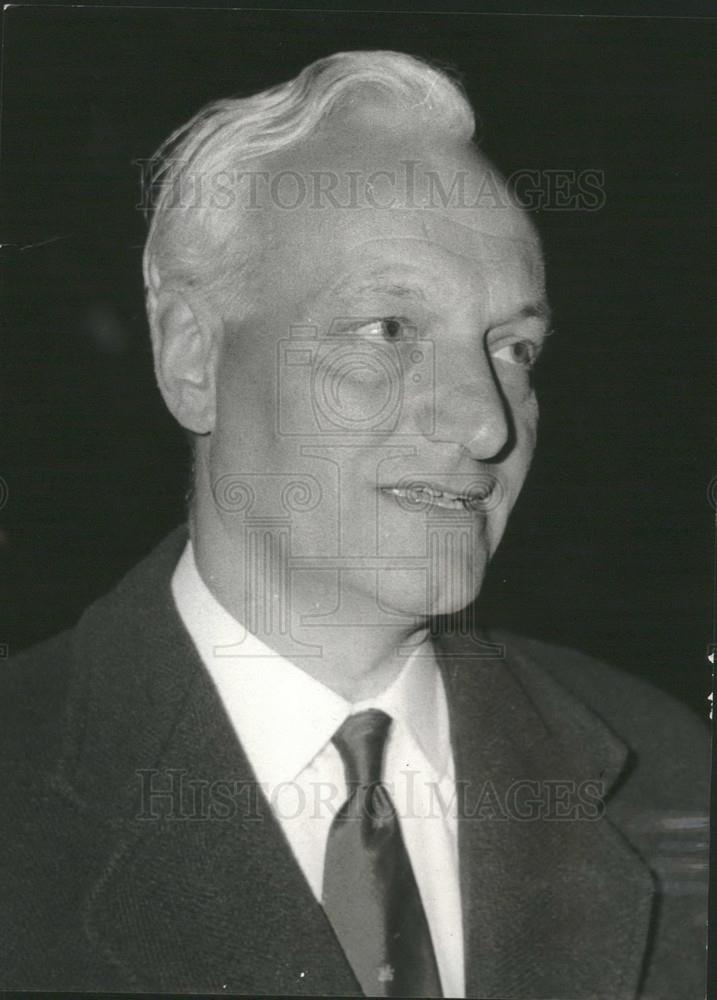 1969 Press Photo Mr. Whitlock ,British Minister - Historic Images