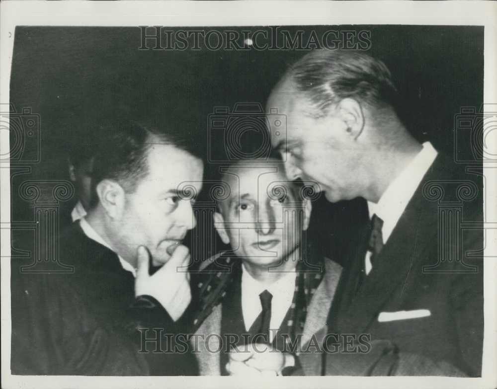 1964 Press Photo Gaston Naessens French Biologist In Paris - Historic Images