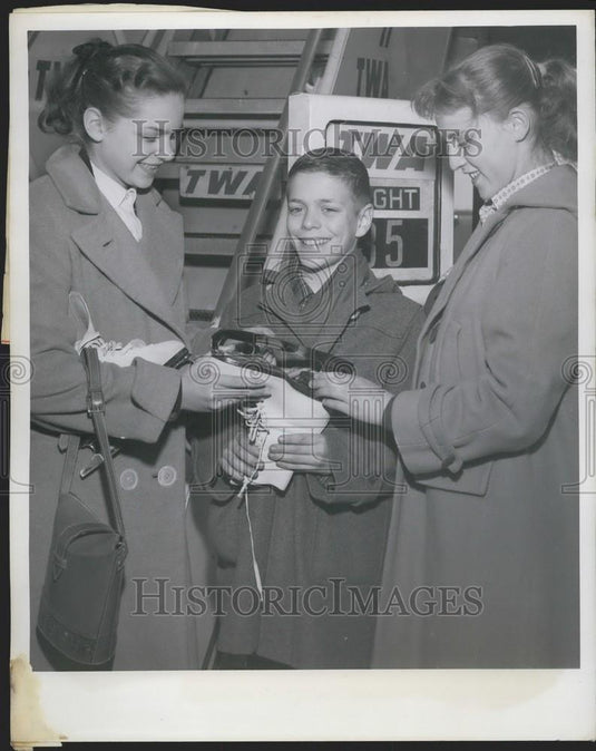 Press Photo Three Eastern Skaters for National championships - Historic Images