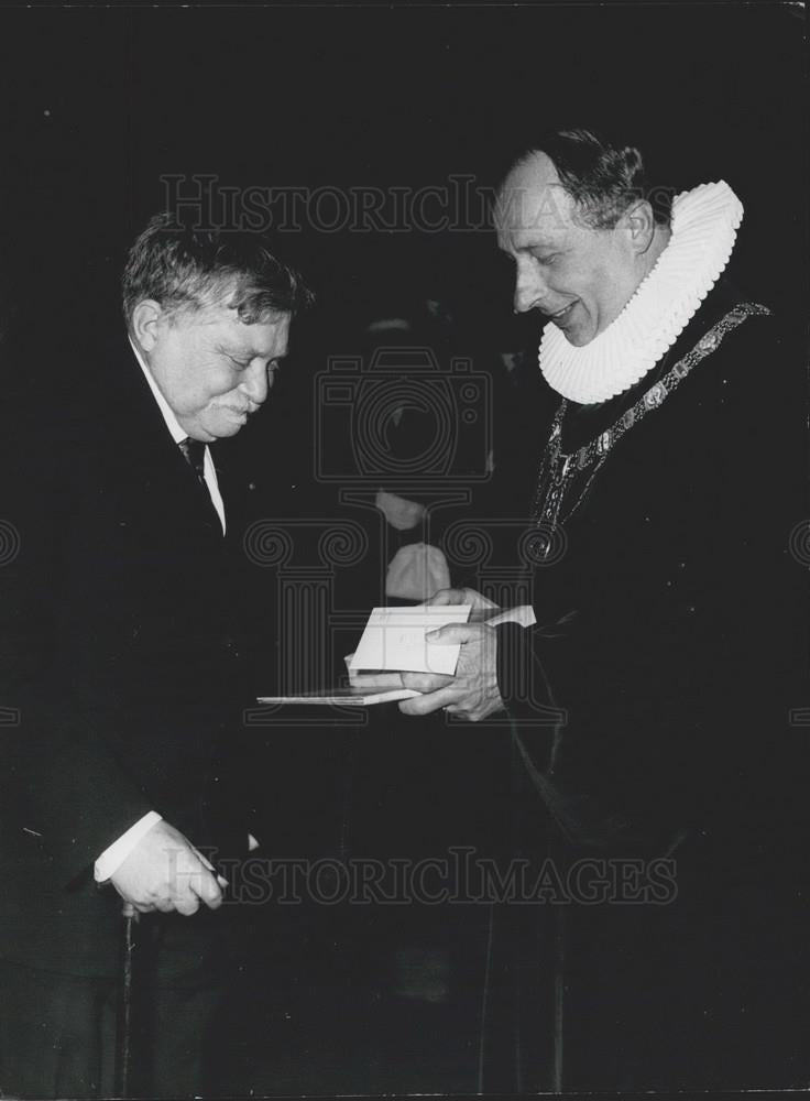 1956 Press Photo Gabriel Marcel French Author receives Hansischen Goethepreis - Historic Images