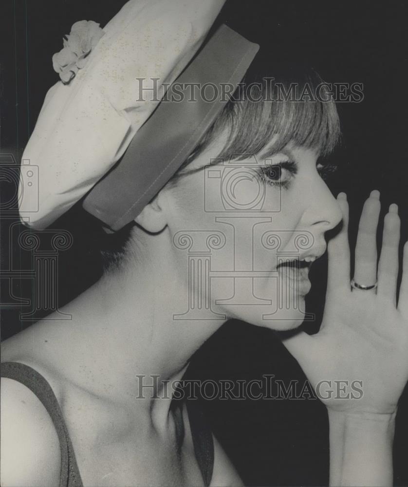 Press Photo Kleinert&#39;s 1967 Range of Fashion Swim Caps - Historic Images