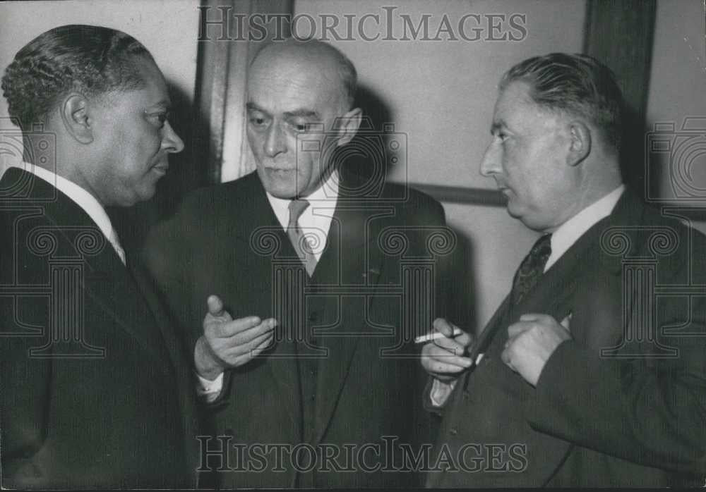 1953 Press Photo President of the Senate M. Monnerville & M Kails Congress Hall - Historic Images