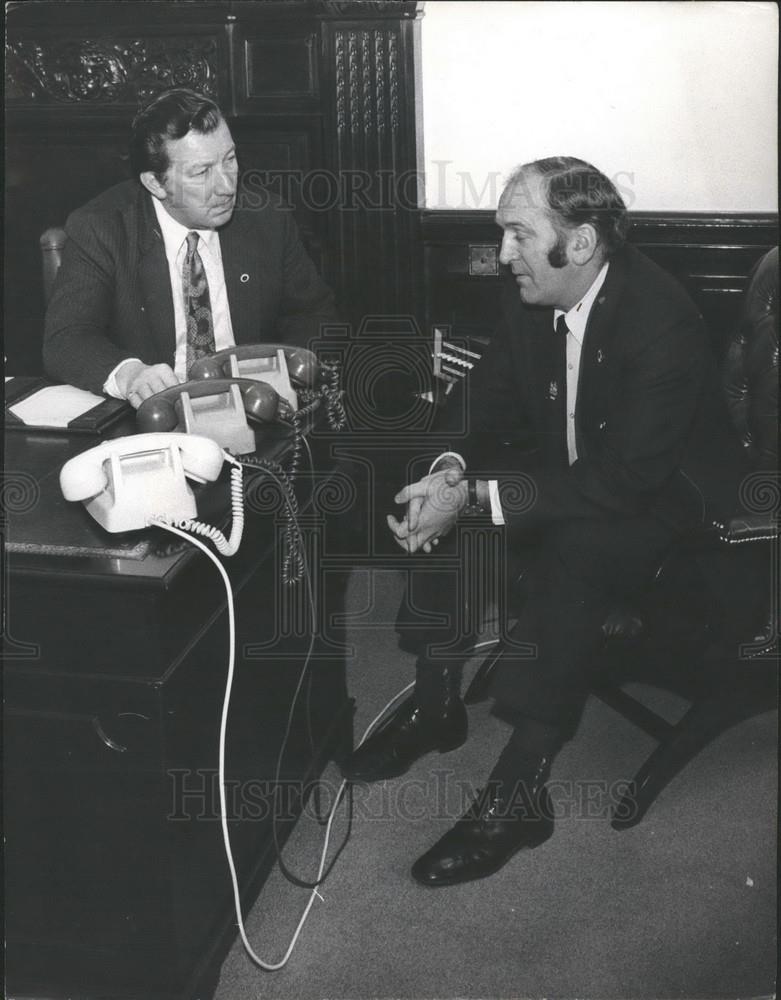 1973 Press Photo Mr. Ray Buckton (l) and Mr. Ray Buckton (left - Historic Images