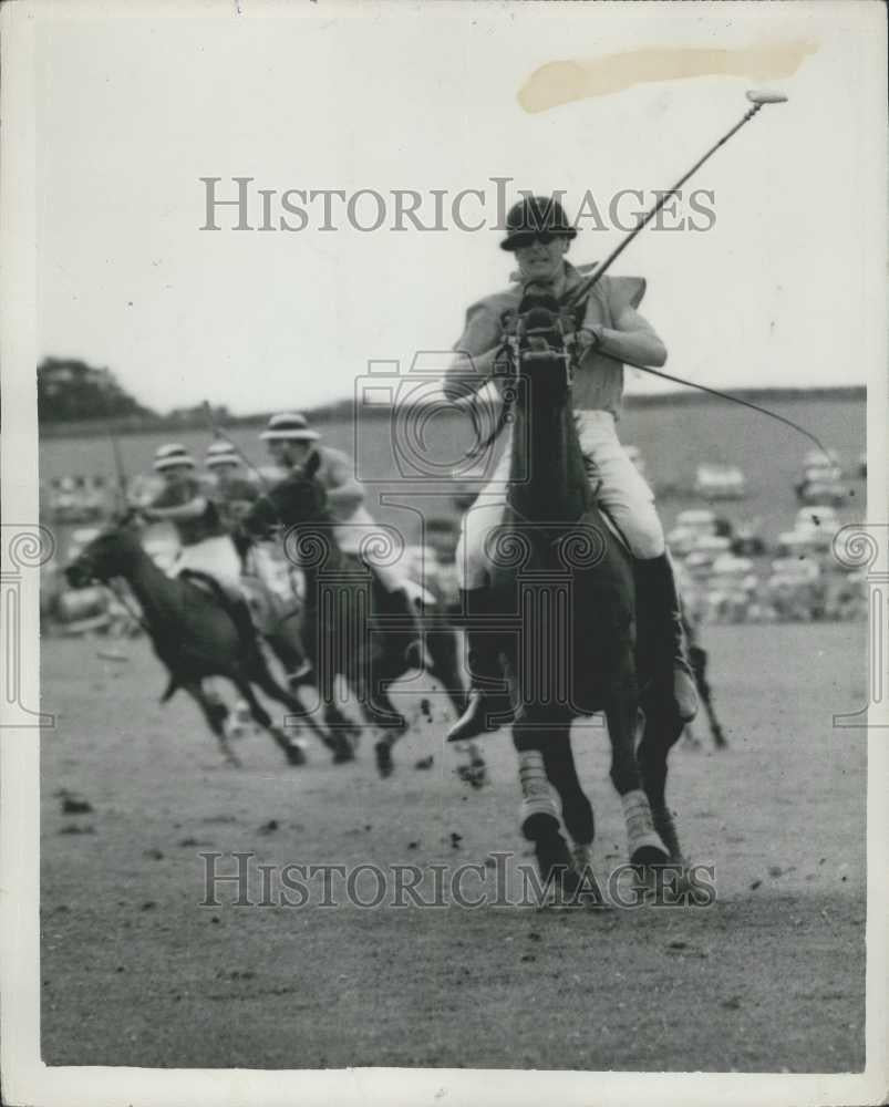 1953 Press Photo The Duke of Edinburgh in a polo match - Historic Images