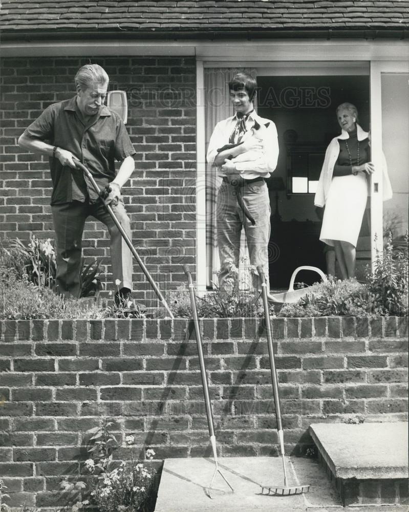 1967 Press Photo Colonel Leslie Lohan is now at Home in the Country - Historic Images