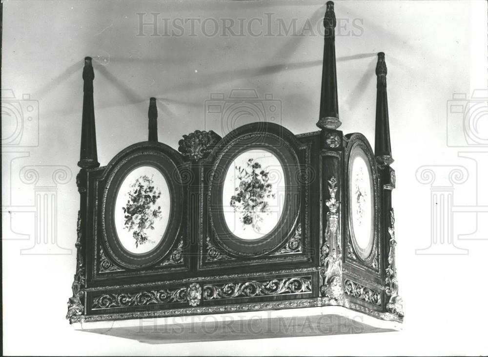 1972 Press Photo Small side cabinet made circa 1775 owned by Rothschild - Historic Images