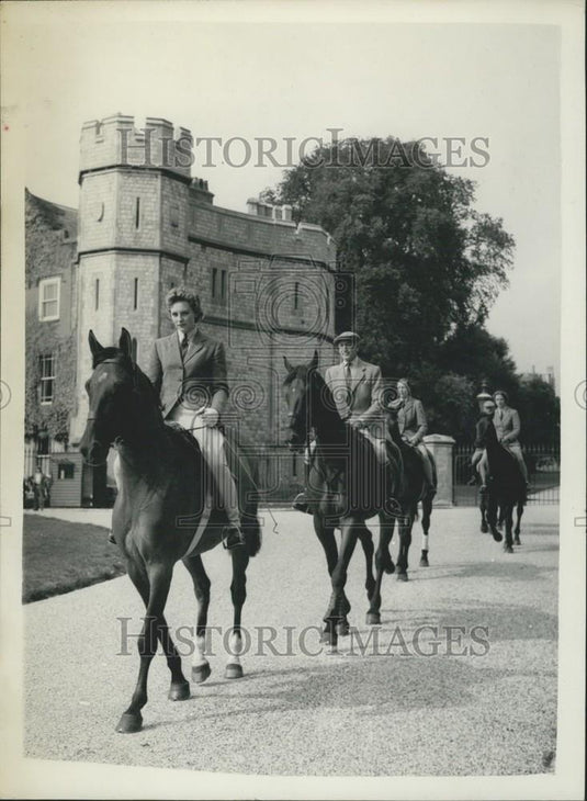 1957 Press Photo Sheila Willcox E.E. Marsh Kit Tathan-Warter Morrison Horse - Historic Images