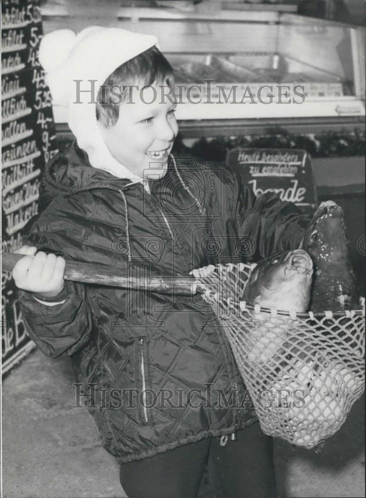 Press Photo Christopher ,5 and net full of fish - Historic Images