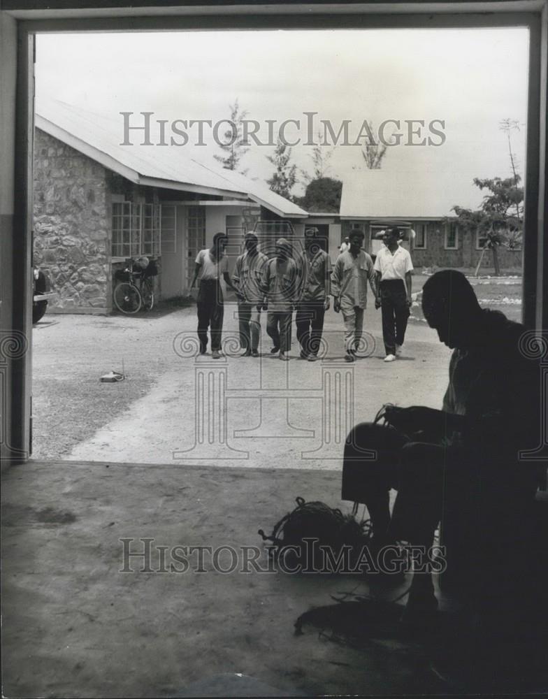 Press Photo Blind Nigerians arriving at the center to begin a work of industry - Historic Images