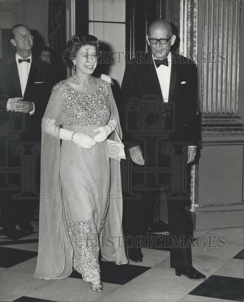 1970 Press Photo H.M. The Queen and the Duke of Edinburgh&amp; Sir Laurence Lindo - Historic Images