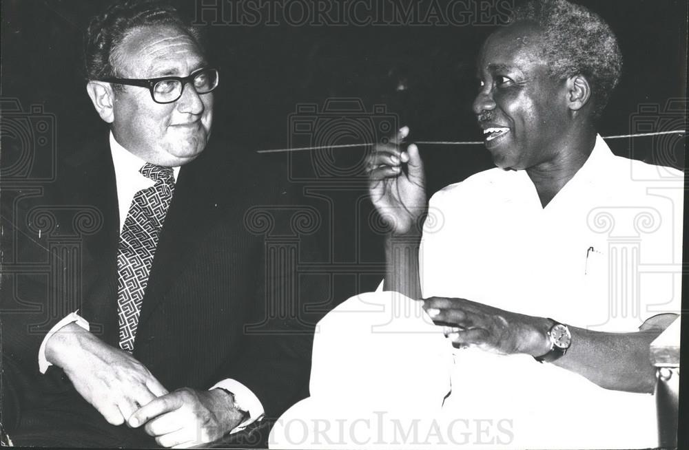 Press Photo Dr. Kissinger Chats With President Nyerere - Historic Images