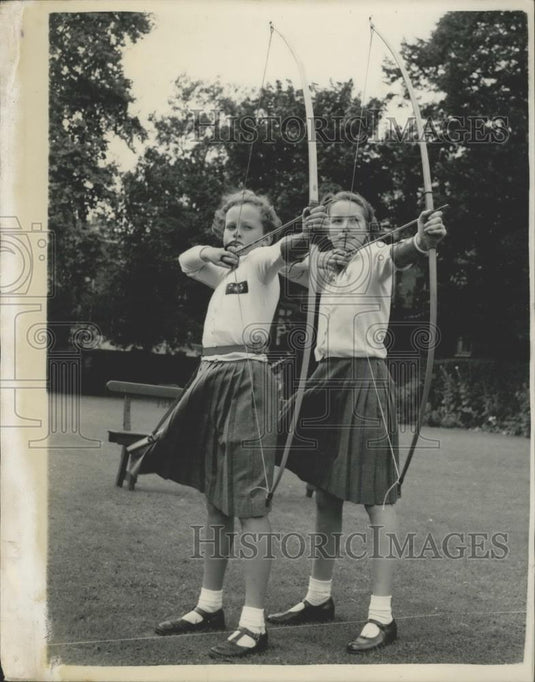 1954 Press Photo Junior Archery Championship in Hyde Park - Historic Images